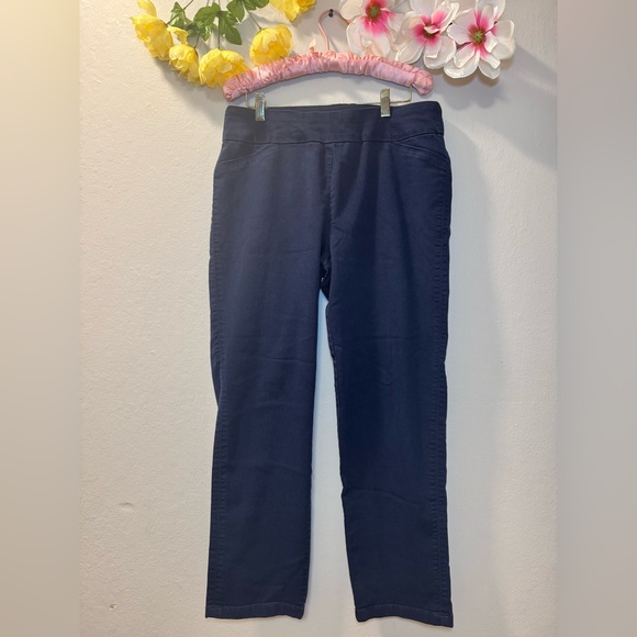 none Denim - Straight-Leg Women's Jeans in Navy - Classic Everyday Fit